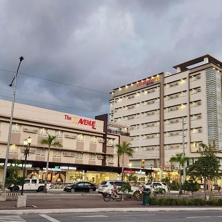 Diversion 21 Hotel Илойло Сити Екстериор снимка