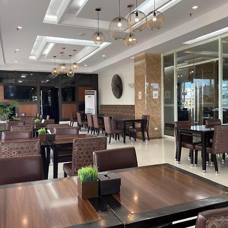 Diversion 21 Hotel Илойло Сити Екстериор снимка
