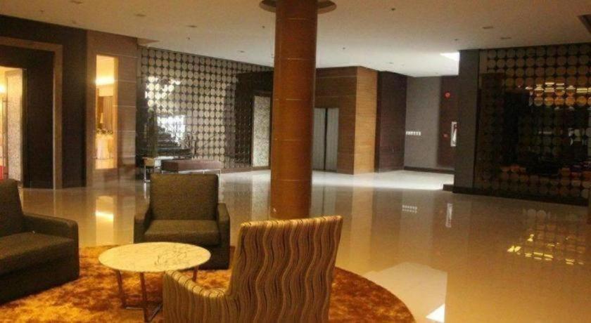 Diversion 21 Hotel Илойло Сити Екстериор снимка