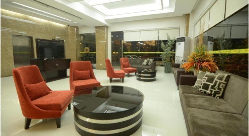Diversion 21 Hotel Илойло Сити Екстериор снимка